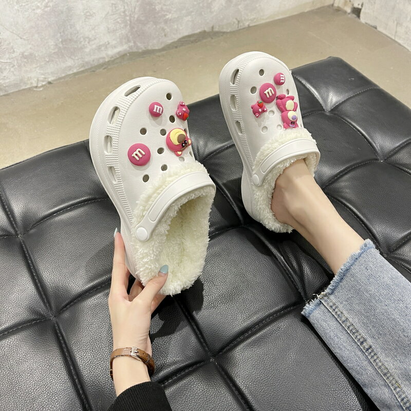 粉嫩暴力熊加絨洞洞鞋女外穿韓版2021冬季包頭半拖鞋卡通護士棉鞋