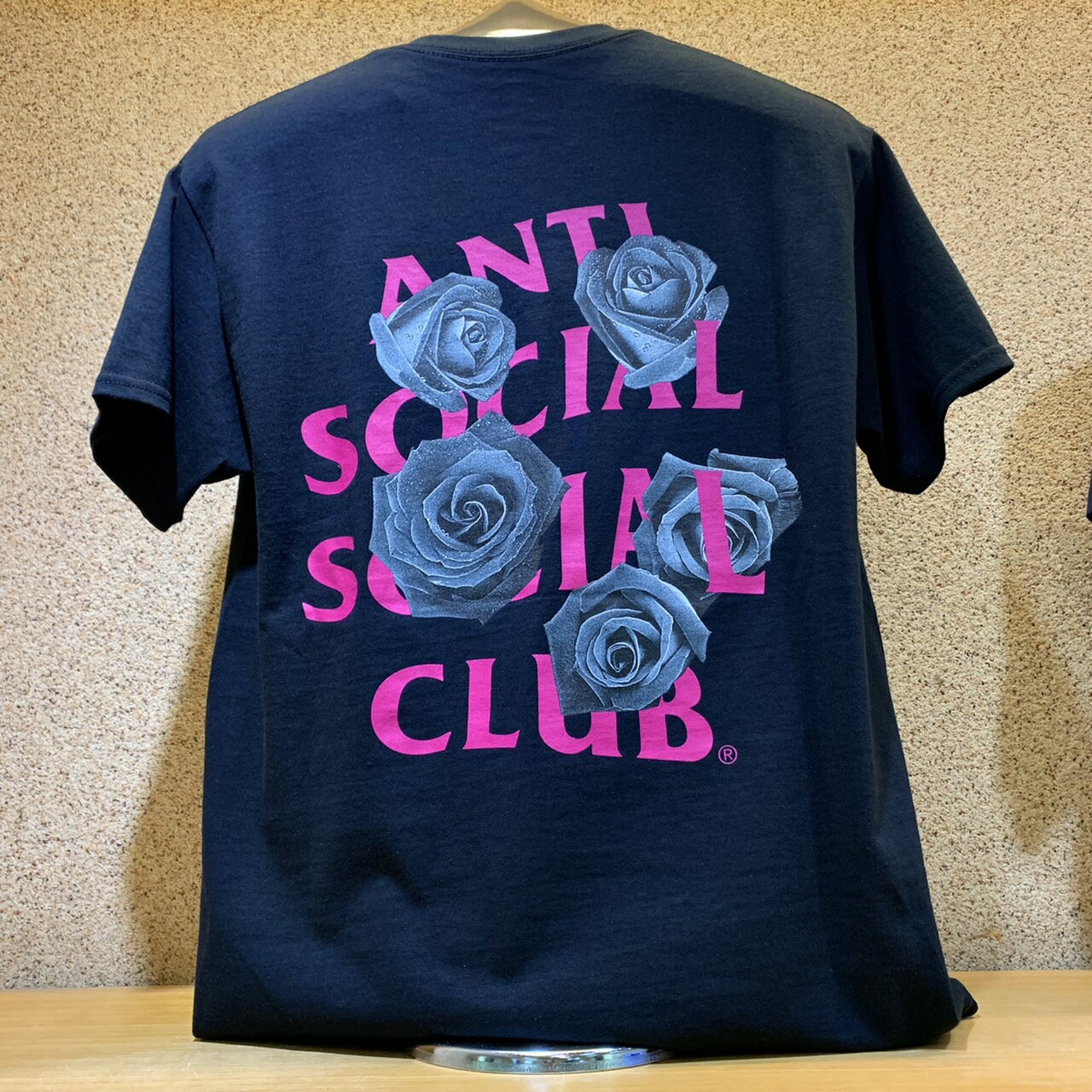 (零碼款式)(S/M)(Little bee小蜜蜂精品) ASSC 粉字黑玫瑰 經典黑短T 短袖