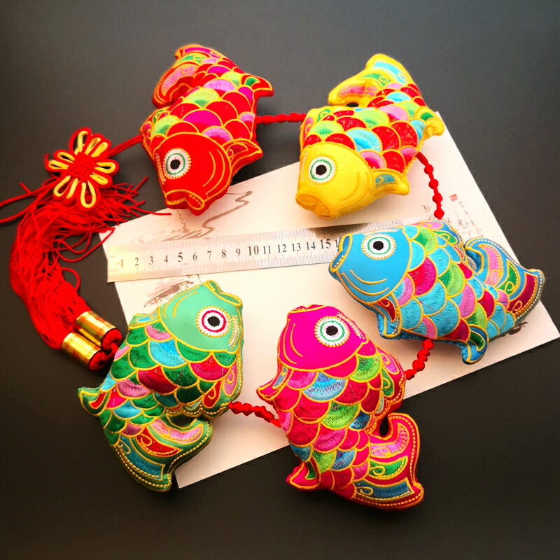 五彩魚串掛飾 喜慶裝飾品 精致滿繡 刺繡魚 中國結掛飾1入
