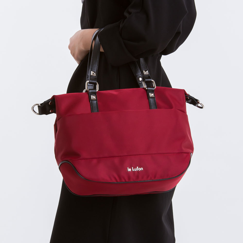 【le Lufon】酒紅色尼龍拼拉皮革前口袋設計肩背兩用包(M)手提包/側背包/斜背包 保齡球包（寶藍 / 酒紅 二色）