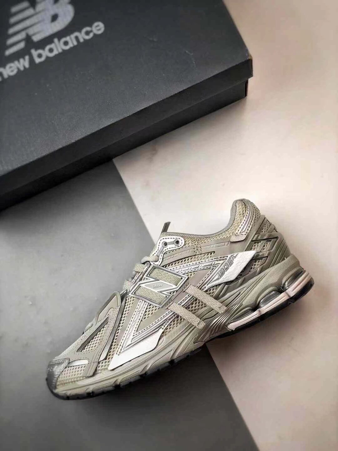 New Balance 1906R 系列 銀灰 復古老爹鞋 3