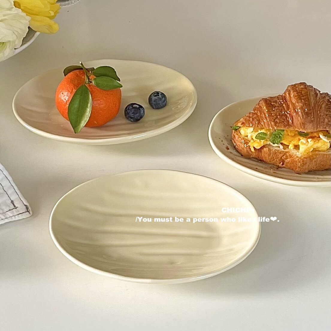 CHICHI's ins餐具簡約可愛奶黃色蛋形小碟子甜品蛋糕陶瓷盤子