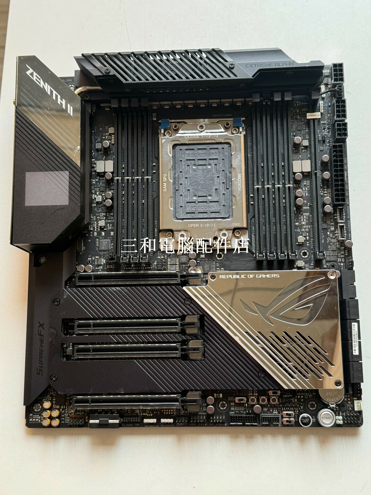 華碩ROG ZENITH II EXTREME ALPHA 9成新 E-ATX超大豪華板 功能完好 成色如圖 無天線 後背微痕 迴 Influencer 電腦裝機首選