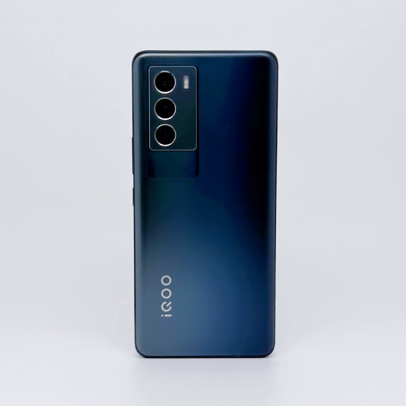 【二手】IQOO Neo5S 8GB+256GB 智慧5G電競手機 大陸版 OLED螢幕 夜行空間 強效散熱 快充旗艦 遊戲神機