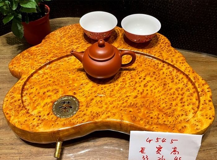 杉木瘤老料滿瘤花精品茶盤，編號G545，尺寸 長33，寬26，厚4.5公分，大時代蘇老闆特別訂制精挑細選倒格杉木滿瘤茶盤！非常稀有珍貴，極品等級，歡迎珍收！