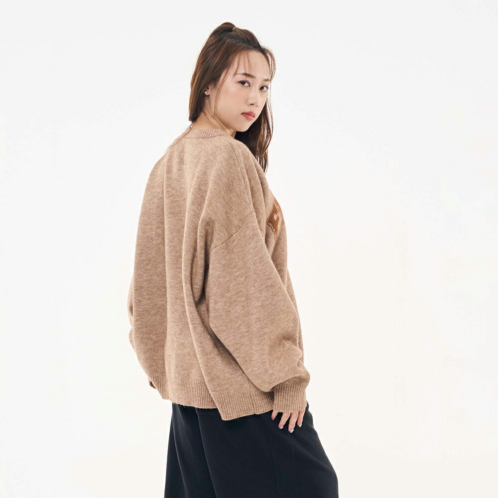 中性款 男女 寬版 毛衣 大學T 線衫 LOGO 上衣 咖啡 (580026) 【5th STREET】【APP下單天天10%回饋】 治裝激推 最高折426 4