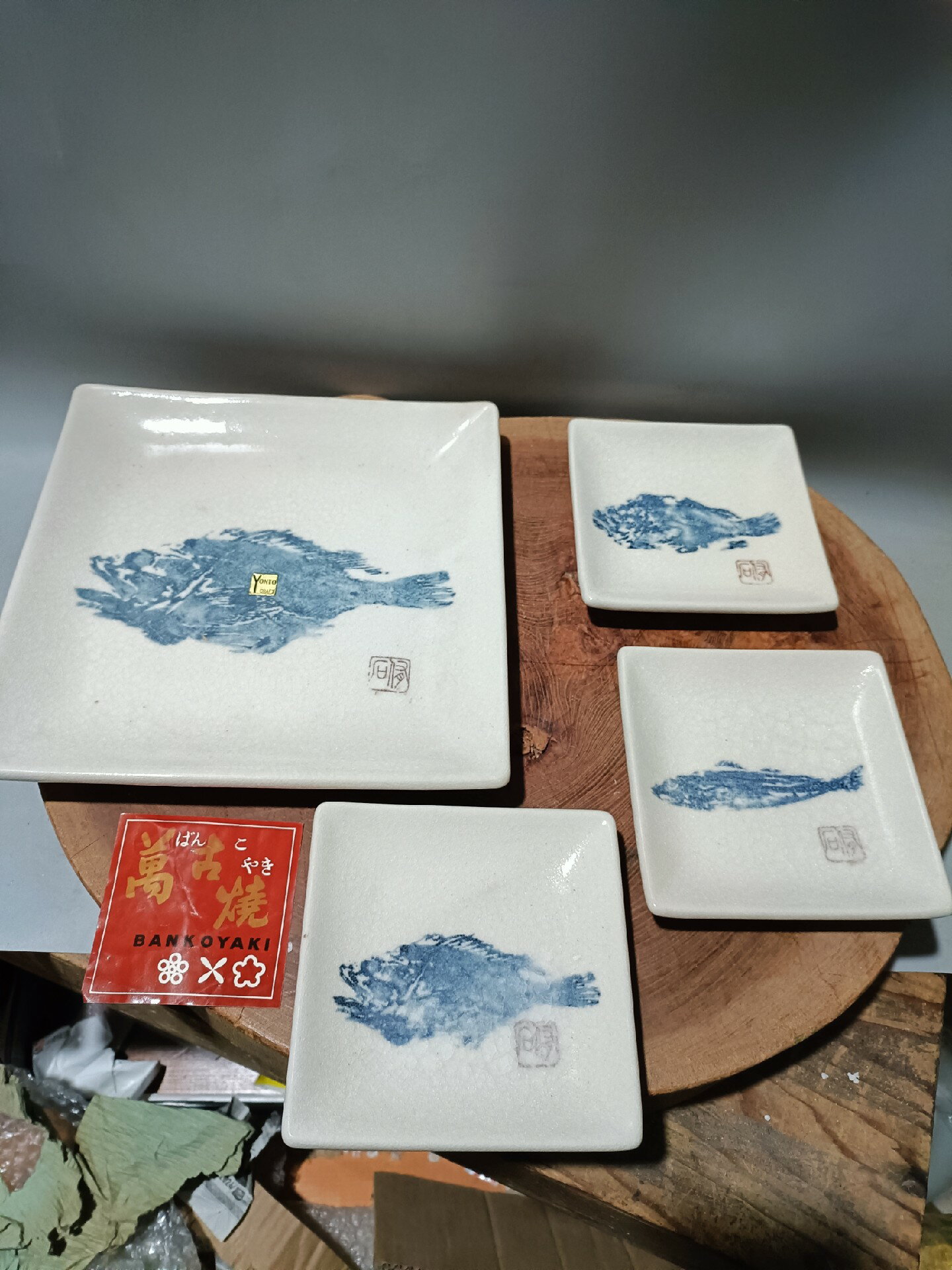 日本回流瓷器陶器萬古燒魚紋方盤4克，一大三小，全品未使用。大