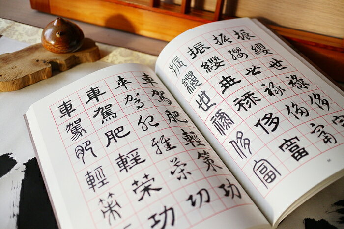 掛軸 中原一耀 一鳥啼不山更幽 木箱 書 書家 2-29 2-29 書 中原一耀 書家 木箱 一鳥啼不山更幽 掛軸