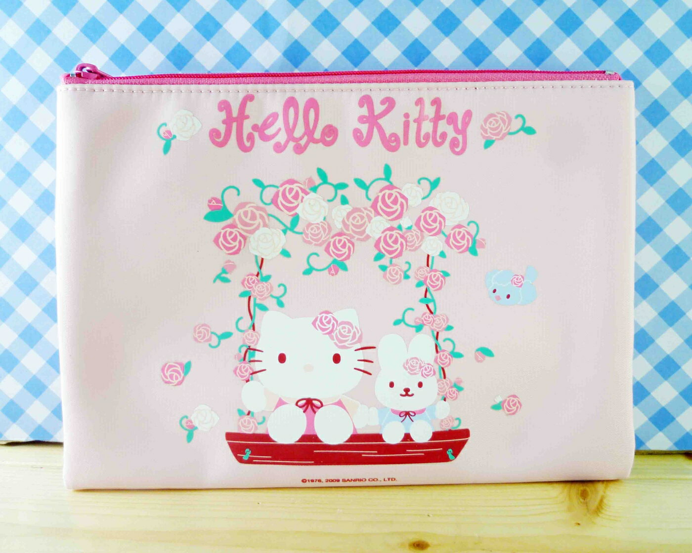 【震撼精品百貨】Hello Kitty 凱蒂貓 化妝包/筆袋-扁平化妝包-玫瑰 震撼日式精品百貨