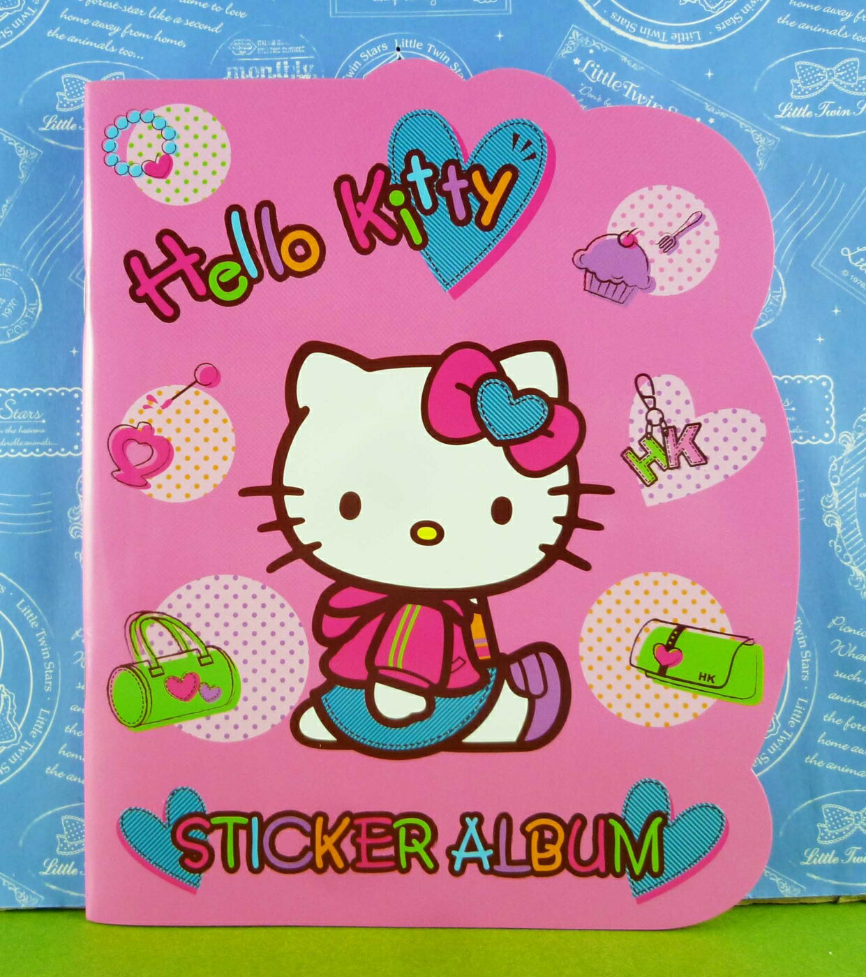【震撼精品百貨】Hello Kitty 凱蒂貓 貼紙本 側坐【共1款】 震撼日式精品百貨