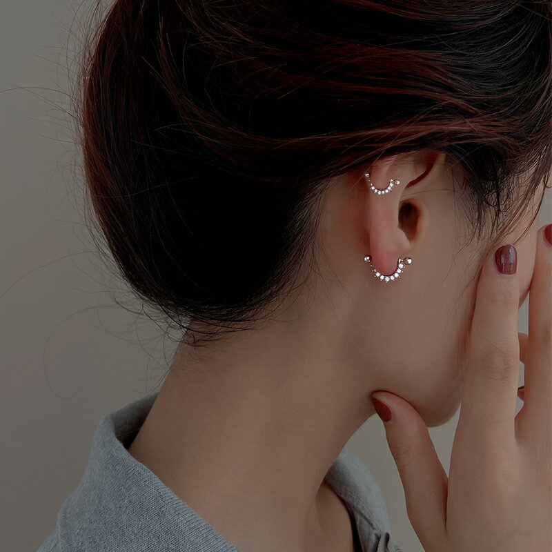 925純銀字母耳釘女秋冬耳環年新款潮氣質螺絲擰扣耳骨ins耳飾