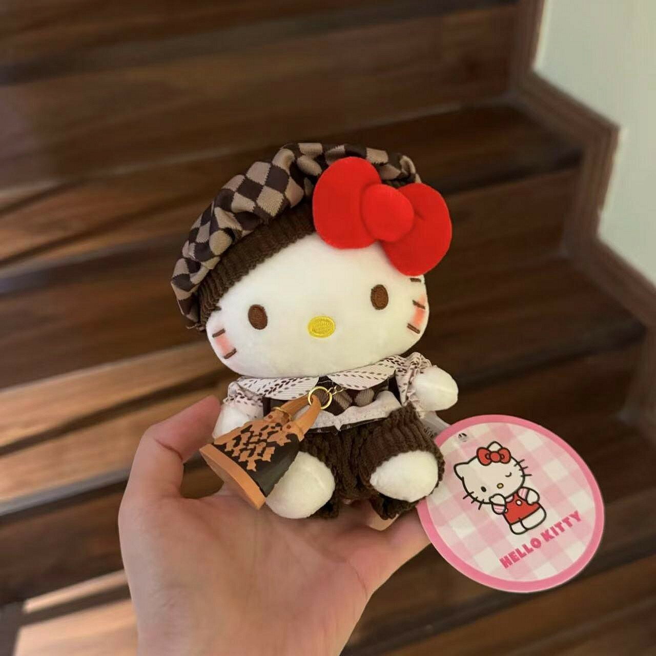 正版kt凱蒂貓包包掛老花英倫風hellokitty書包掛飾女生可愛毛絨