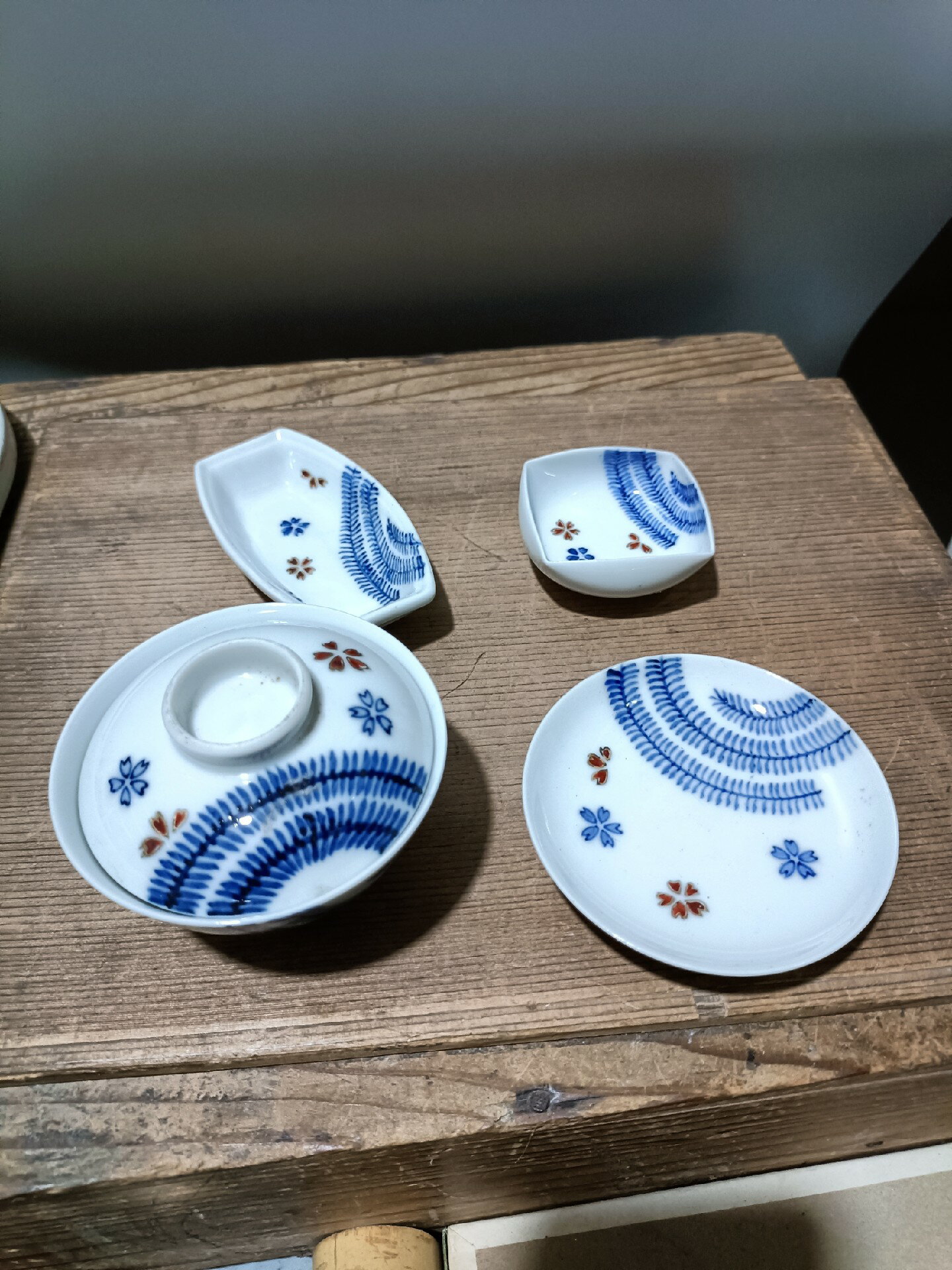 日本回流瓷器古董大正時期日本名家五山制茶器一套，手繪，小型。