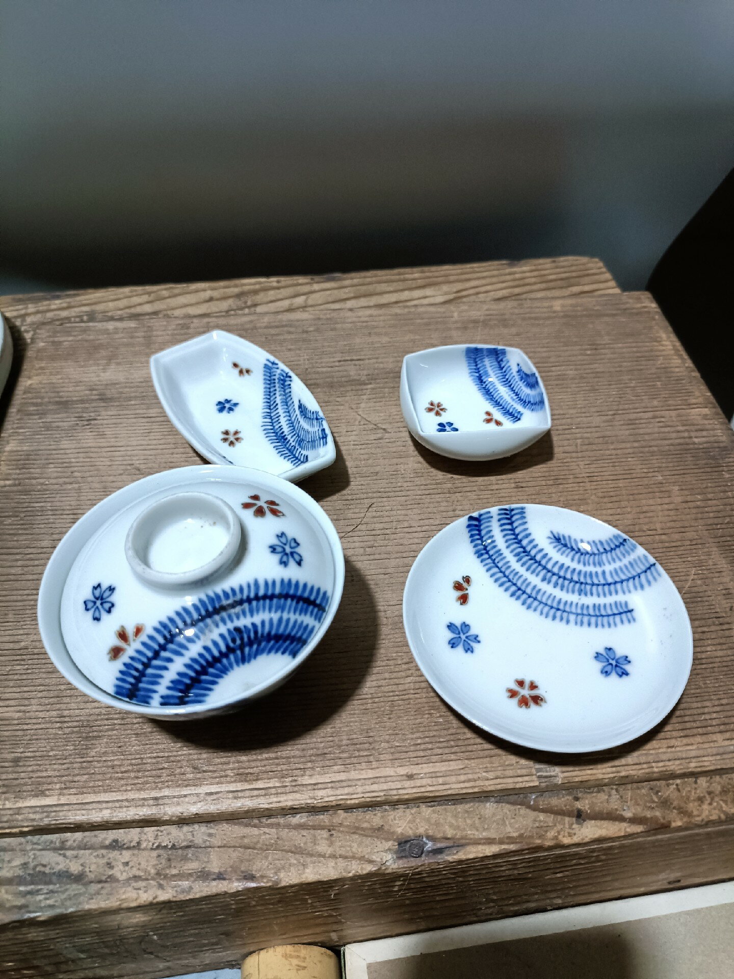 日本迴流瓷器古董大正時期日本名家五山制茶器一套，手繪，小型。