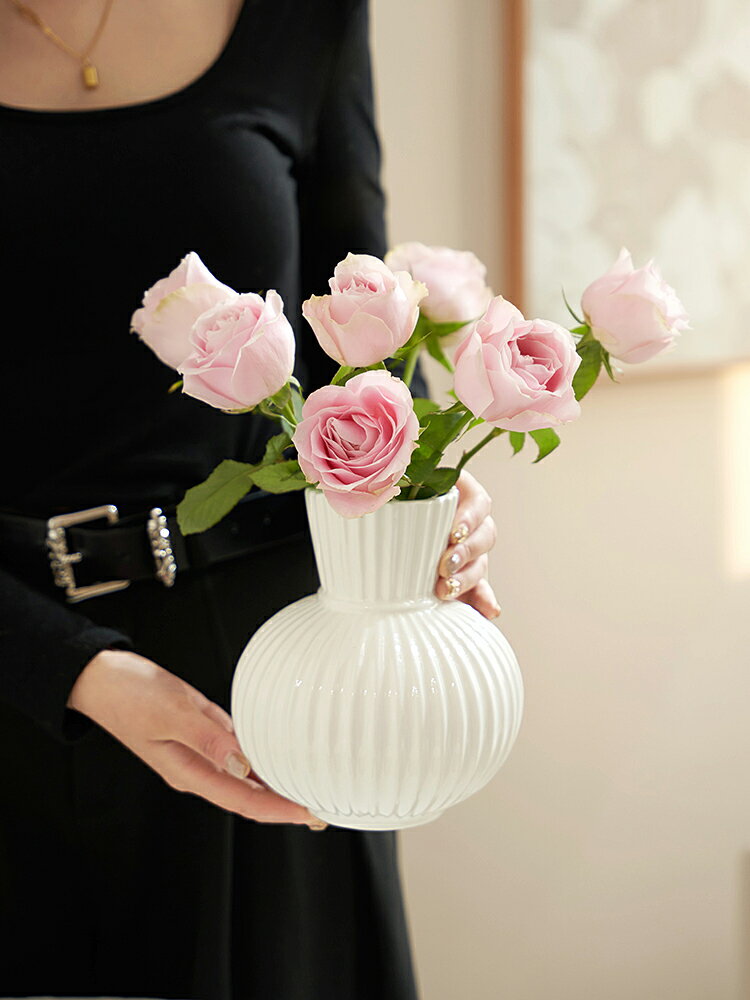 簡約現代創意條紋白色陶瓷花瓶高級感客廳餐桌水養插花裝飾品擺件