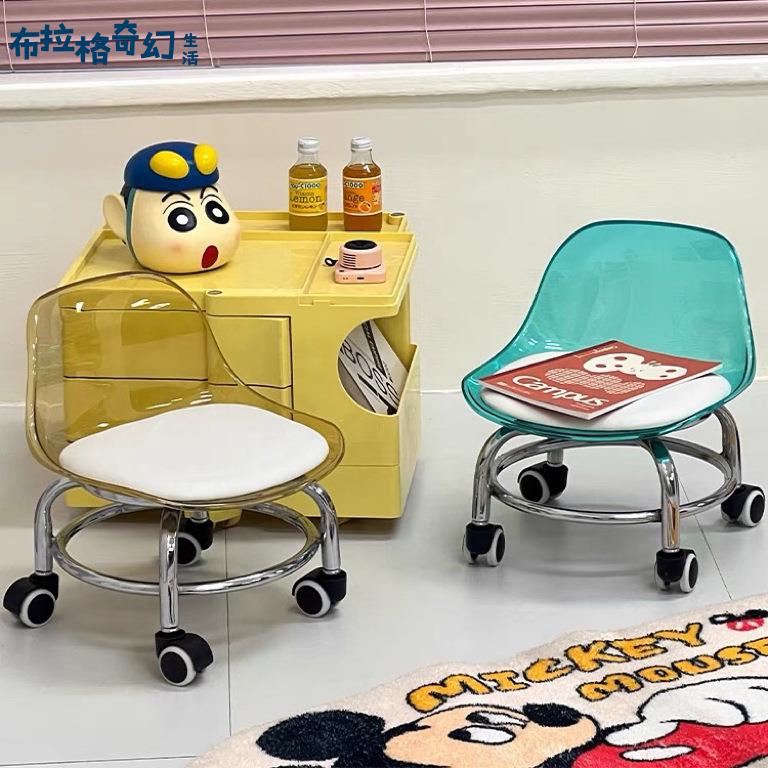 亞克力 小凳子 滑輪 矮凳 家用靜音萬向輪 小椅子 學步可移動靠背椅[DD0422007]