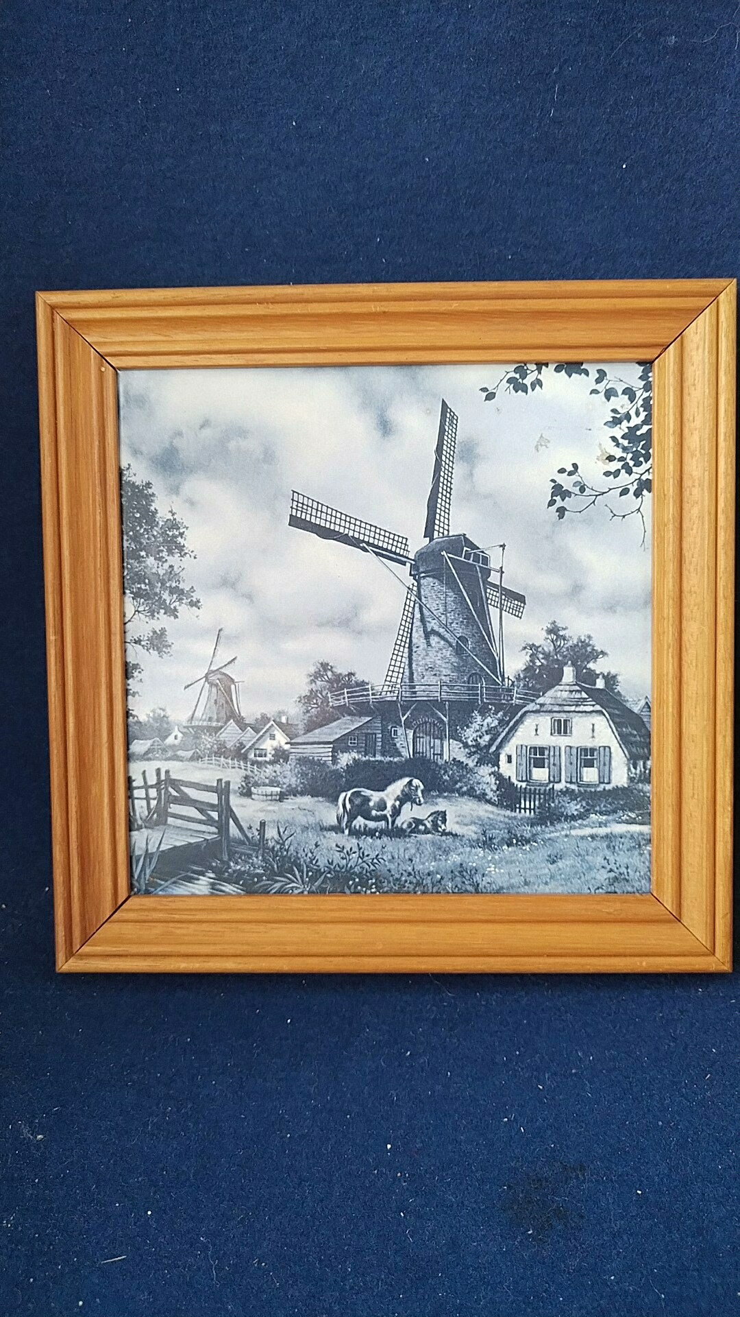 荷蘭產藍色瓷板畫 ，鄉土田園風格，配實木畫框。全品無磕碰。瓷