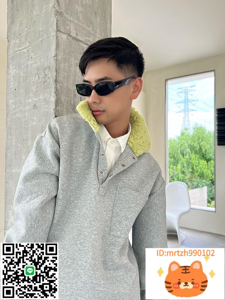 某人MEOMO 小眾原創新品灰色空氣層衛衣年輕百搭毛毛領設計休閑潮-時尚精品