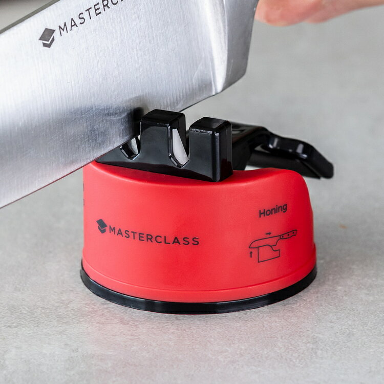 《MasterClass》雙槽磨刀器(紅) | 陶瓷刀磨刀器 輕巧磨刀器