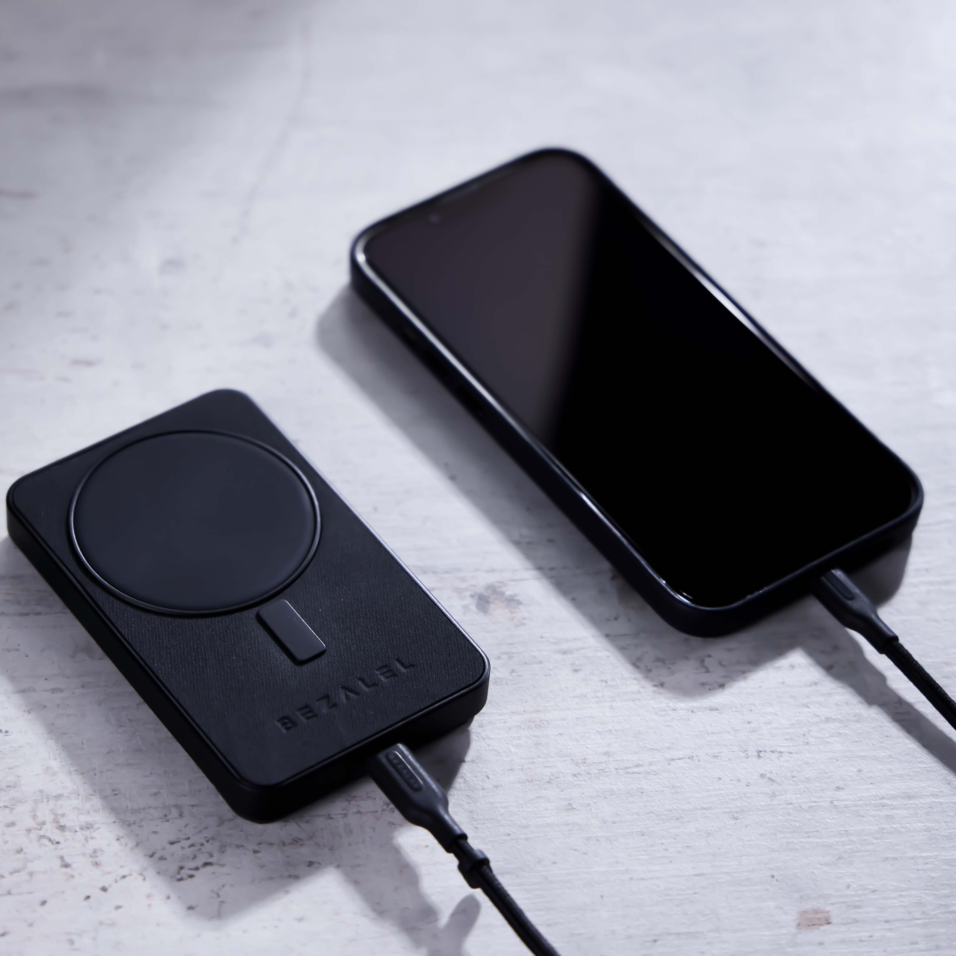 BEZALEL 倍加能Prelude SE MagSafe 立架式磁吸無線行動電源 午夜黑 現貨 快充 手機支架 1