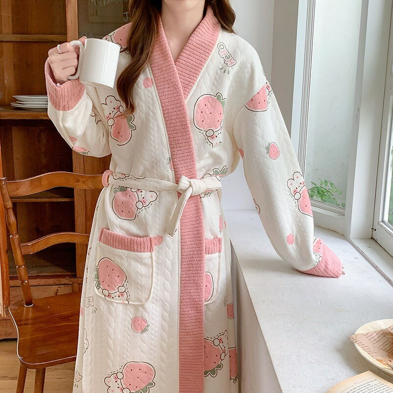 FUXI 睡袍女 連身睡衣 睡裙 甜美草莓兔可愛繫帶浴袍 加厚空氣夾棉保暖睡袍 居家服 秋冬家居服 女生睡衣
