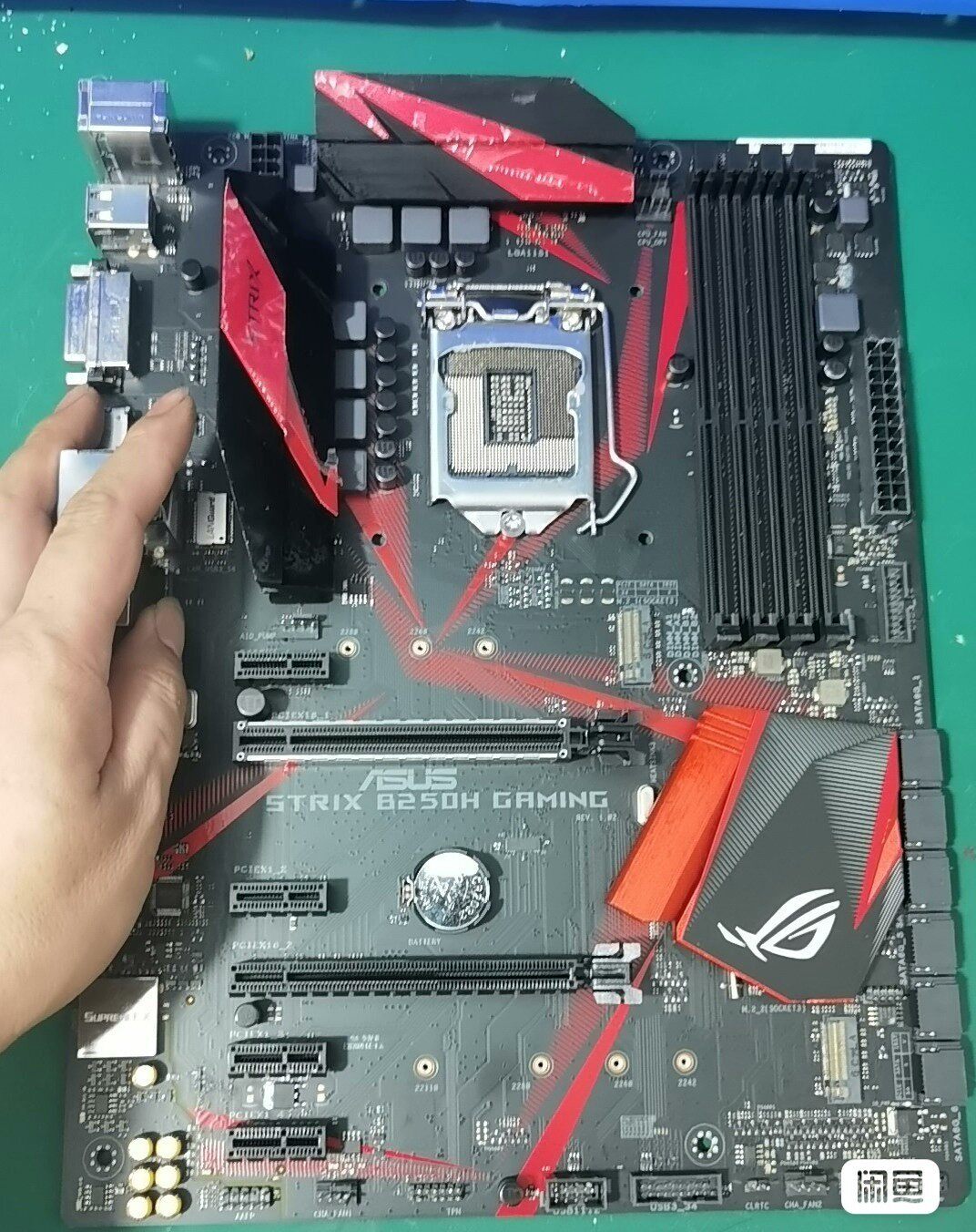 華碩STRIX B250H GAMING 主機板 電競主機板 遊戲主機板 含擋板 測試正常 店保一個月 介面無鏽 成色如新