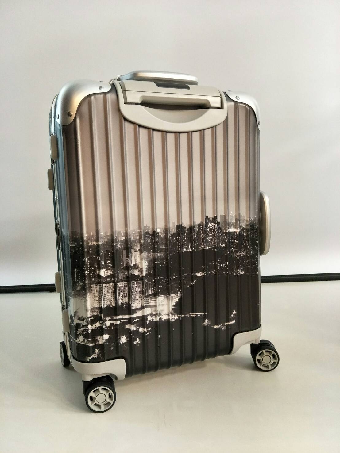 【特價45000】【型號：920.90.05.2】RIMOWA 10th Anniversary in Taiwan登機箱 【來台十周年推出限量款TOPAS登機箱】(保固三年)【紫貝殼】