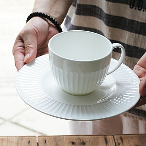 北歐ins純白骨瓷咖啡杯碟陶瓷拿鐵杯茶杯套裝歐式下午茶杯子