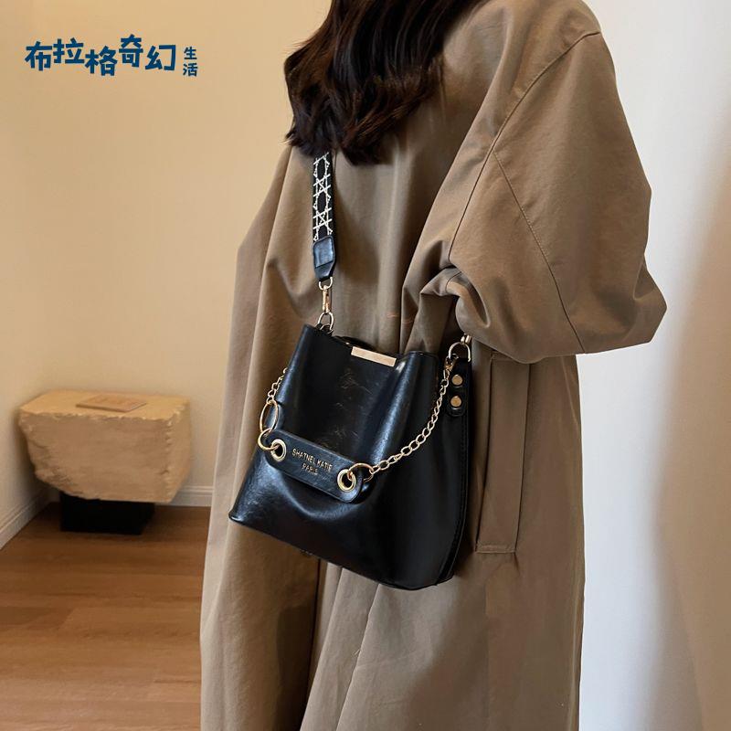 高階質感大容量 通勤 包包 女2025新款 秋冬復古單肩百搭 斜挎包 水桶包 [PP0515061]