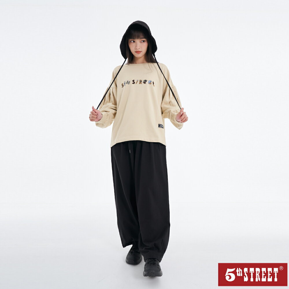 女露營零件LOGO繡花T恤-燕麥奶色【5th STREET】【APP下單享4%點數】 0
