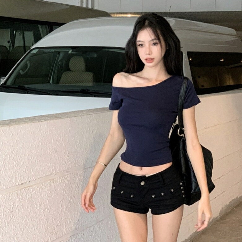 FUXI 純欲斜肩短袖上衣女 短袖t恤 短版上衣 韓版修身顯瘦露臍上衣 素色內搭上衣 打底衫 女裝 衣服【A68】