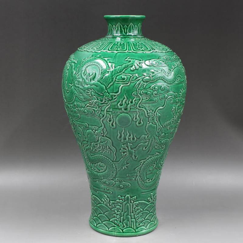 大清乾隆年制綠地浮雕刻龍紋梅瓶仿古老貨瓷器家居擺件古董古玩1入