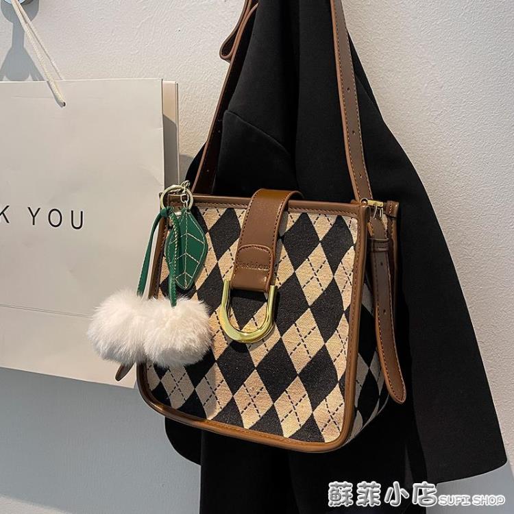 側背包 高級感洋氣包包女秋冬新款潮百搭斜挎包超火時尚單肩包水桶包 全館免運