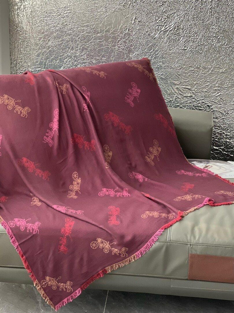 現貨在台~不用等~ Coach 酒紅/粉紅色馬車logo雙面大方巾 3