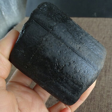 天然黑碧璽原石把玩單晶體托瑪琳原礦手把件雕刻料電氣石