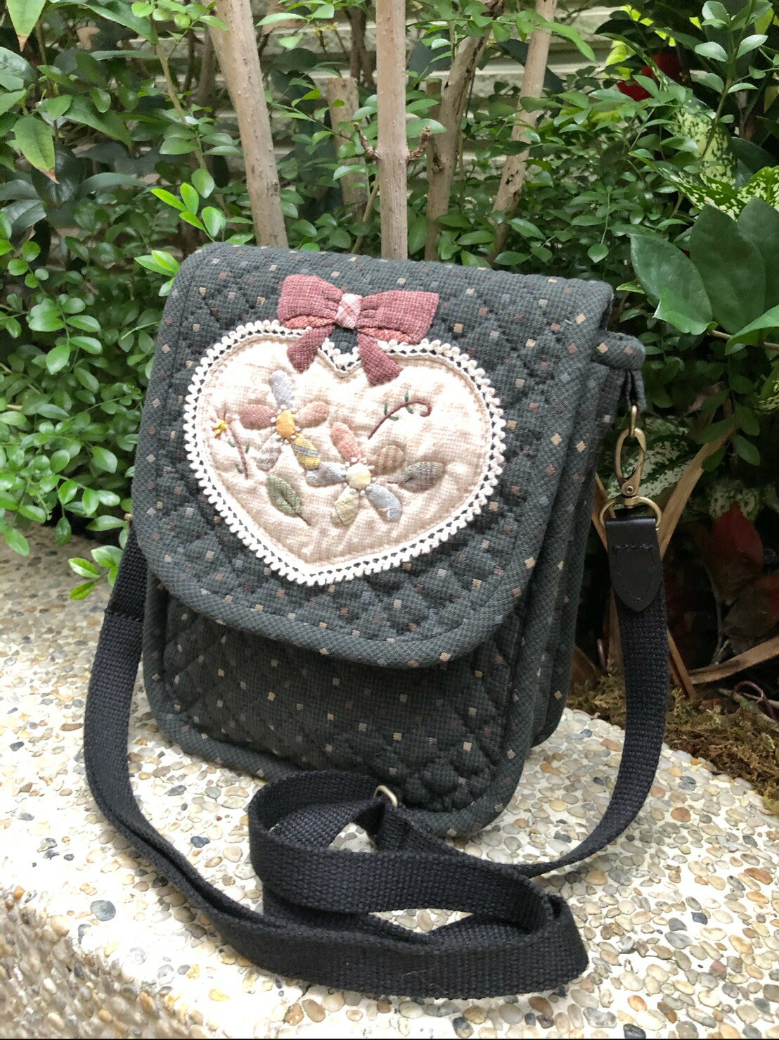 居家手作南久美子風格手縫拼布斜揹包~~成品