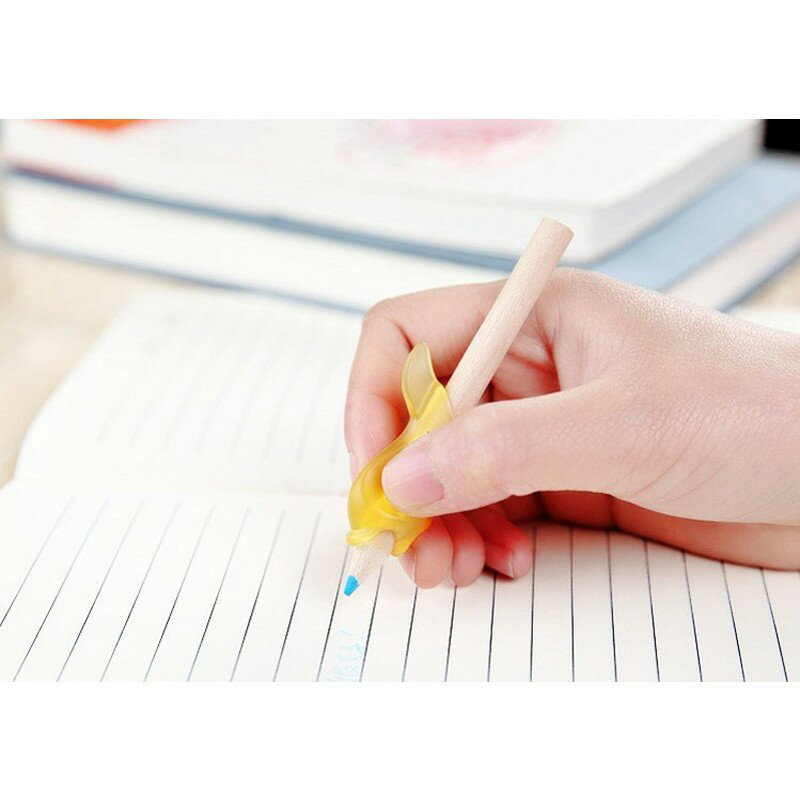 握筆器【E030】台灣出貨 居家 握筆矯正器 練習器 學寫字 鉛筆 寫字 筆套 寫字用品 矽膠小魚握筆器 1