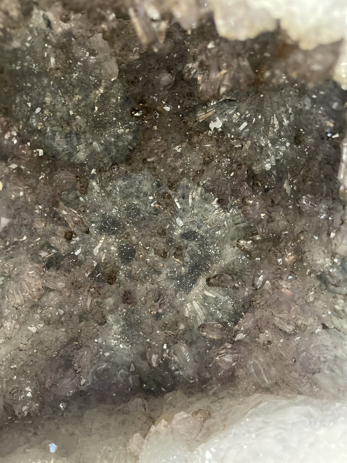 Sweet Heart 田芯精選異象 水晶洞 17.07kg 鱷魚骨幹原礦晶洞 共生鈦晶 晶體清透 大片太陽花結晶壁 火光佳 現貨 5