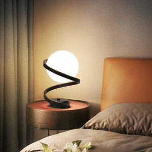 【免運】可開發票 簡約現代LED臥室床頭燈臺燈創意個性書房看書學習臺燈玻璃燈具
