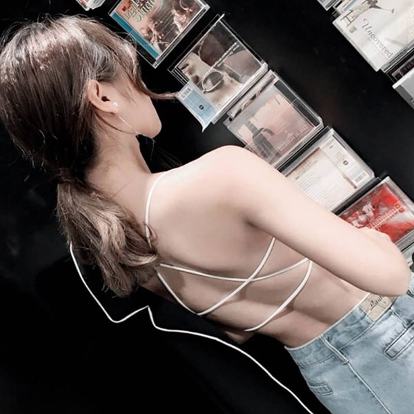 超美露背 美背 背心 露背 小可愛 交叉 細肩帶 短版 防走光 內衣 比基尼 無痕 爆乳 性感 海邊 黑白 韓國 ANNA S. 2