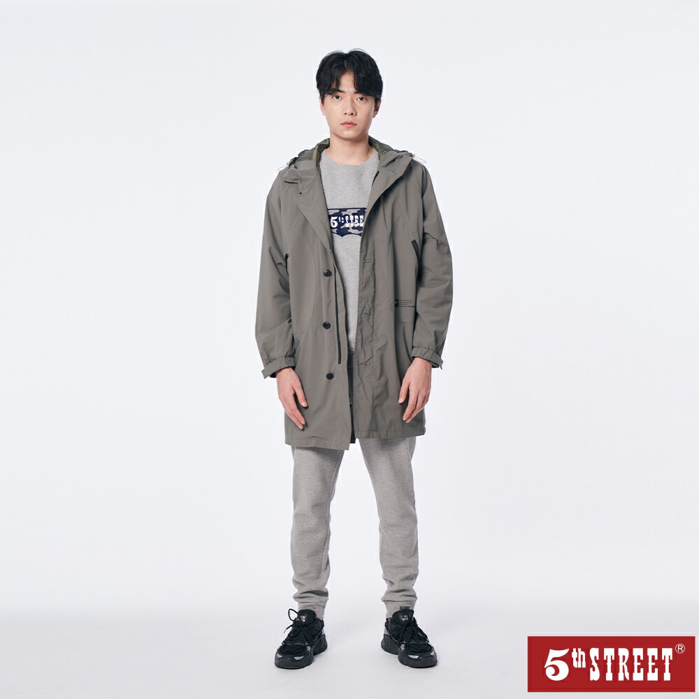 中性款 長版防水外套 灰綠 (510626) 【5th STREET】【年貨節全館390起】★冬裝下殺 最高折426