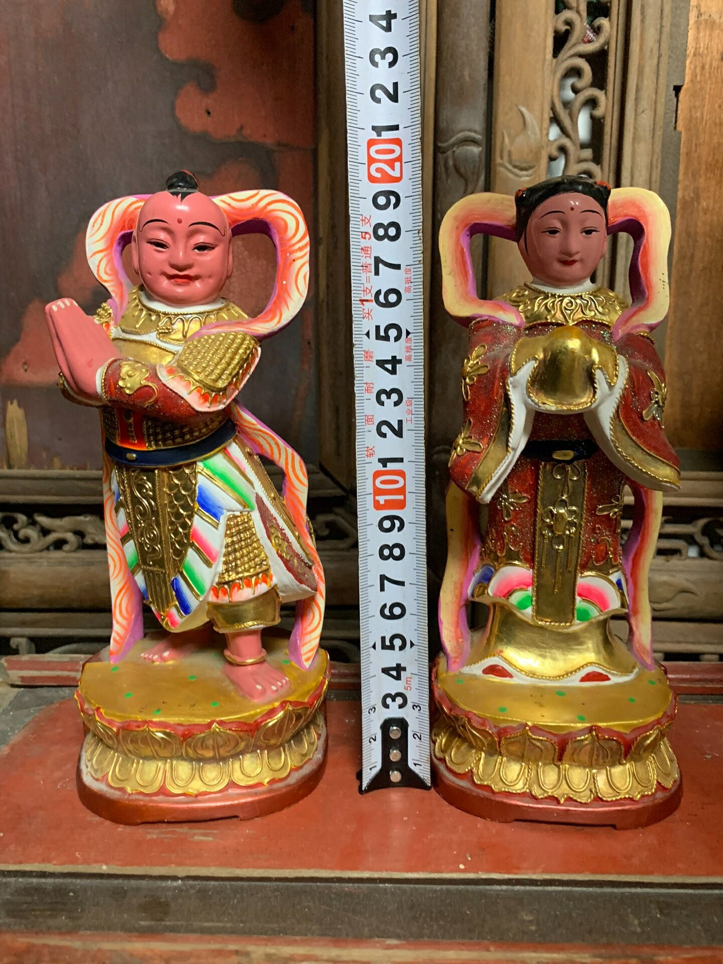 精品木雕金童玉女像！高20釐米！造型漂亮！線條流暢！童子左肩