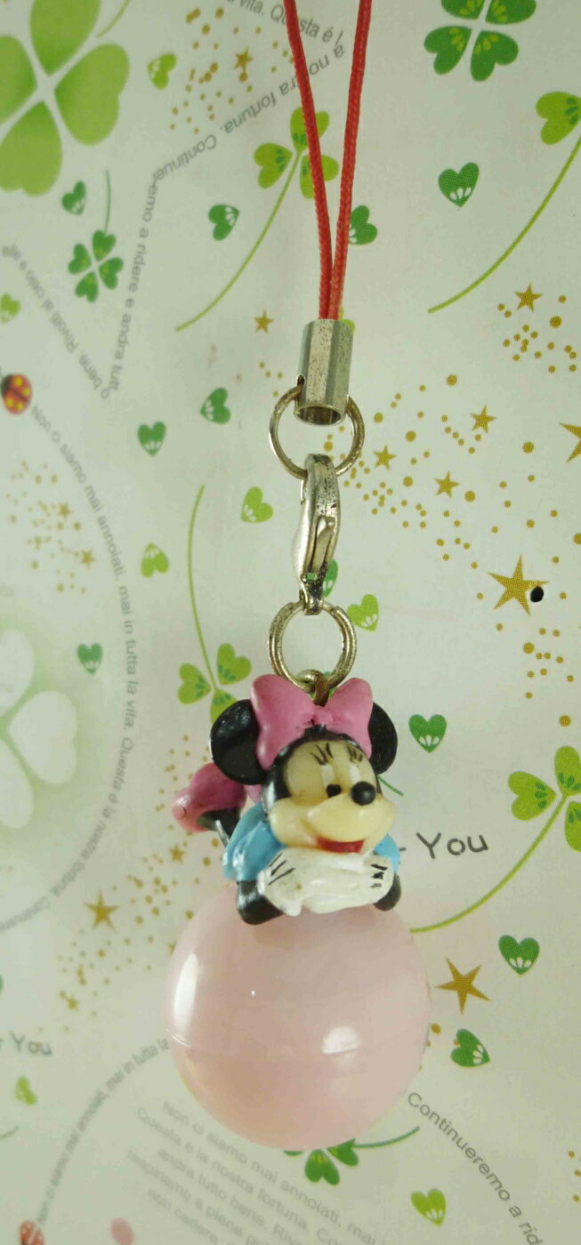 【震撼精品百貨】Micky Mouse 米奇/米妮 吊飾-趴在球上的米妮 震撼日式精品百貨