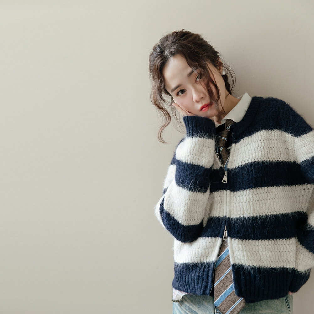 ★限時下殺$590★MIUSTAR圓領寬條紋雙頭拉鍊針織毛衣外套(共2色)1125預購【NR2434】