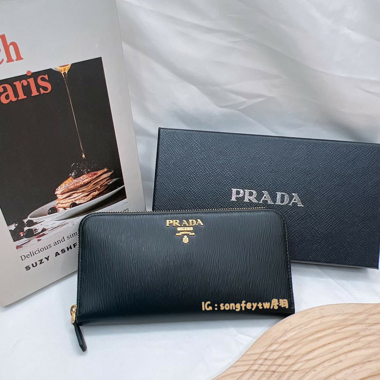 歐美代購🇺🇸台灣現貨 PRADA 拉鍊長夾 經典LOGO 水波紋拉鍊長夾 情人節