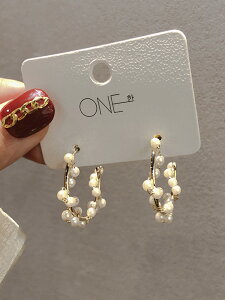 高級感耳釘新款潮人韓國小眾法式珍珠耳圈女網紅洋氣純銀耳環1入