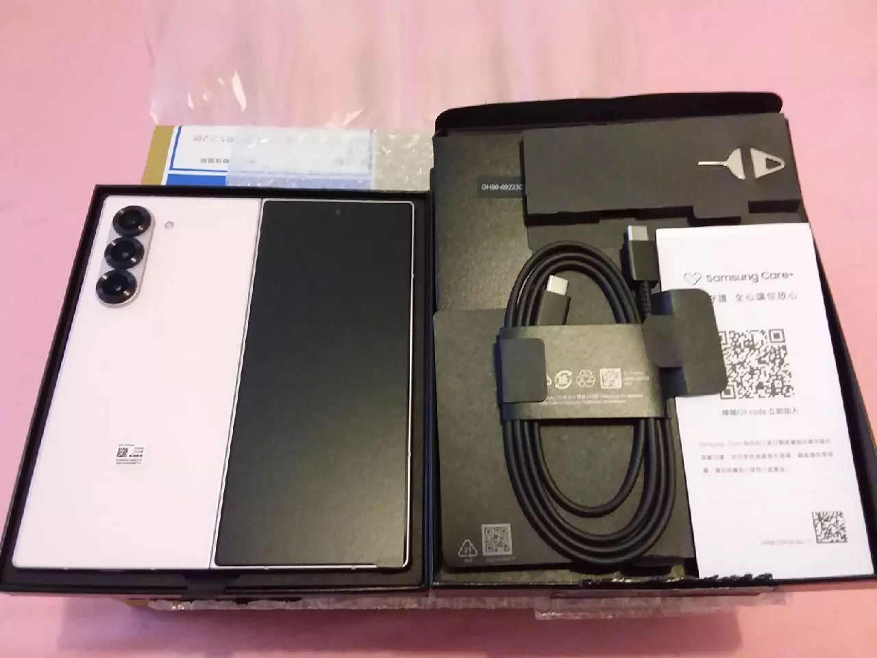 領券折777 | Samsung Galaxy Z Flod6 5G (12G/256G)未拆封 庫存新機 台灣公司貨 原廠保固1年 贈45W快充【APP下單享4%回饋】 4 領券折777 | Samsung Galaxy Z Flod6 5G (12G/256G)未拆封 庫存新機 台灣公司貨 原廠保固1年 贈45W快充【APP下單享4%回饋】 4