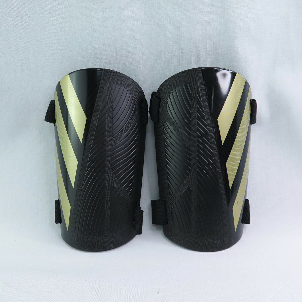 ADIDAS IP3998 足球護脛 TIRO SG TRN 黑/金【iSport愛運動】
