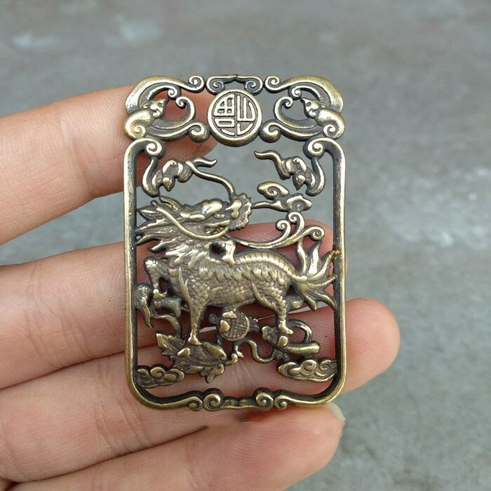 古玩銅器古董收藏仿古老黃銅麒麟送福吊墜掛件銅牌銅佩老物件