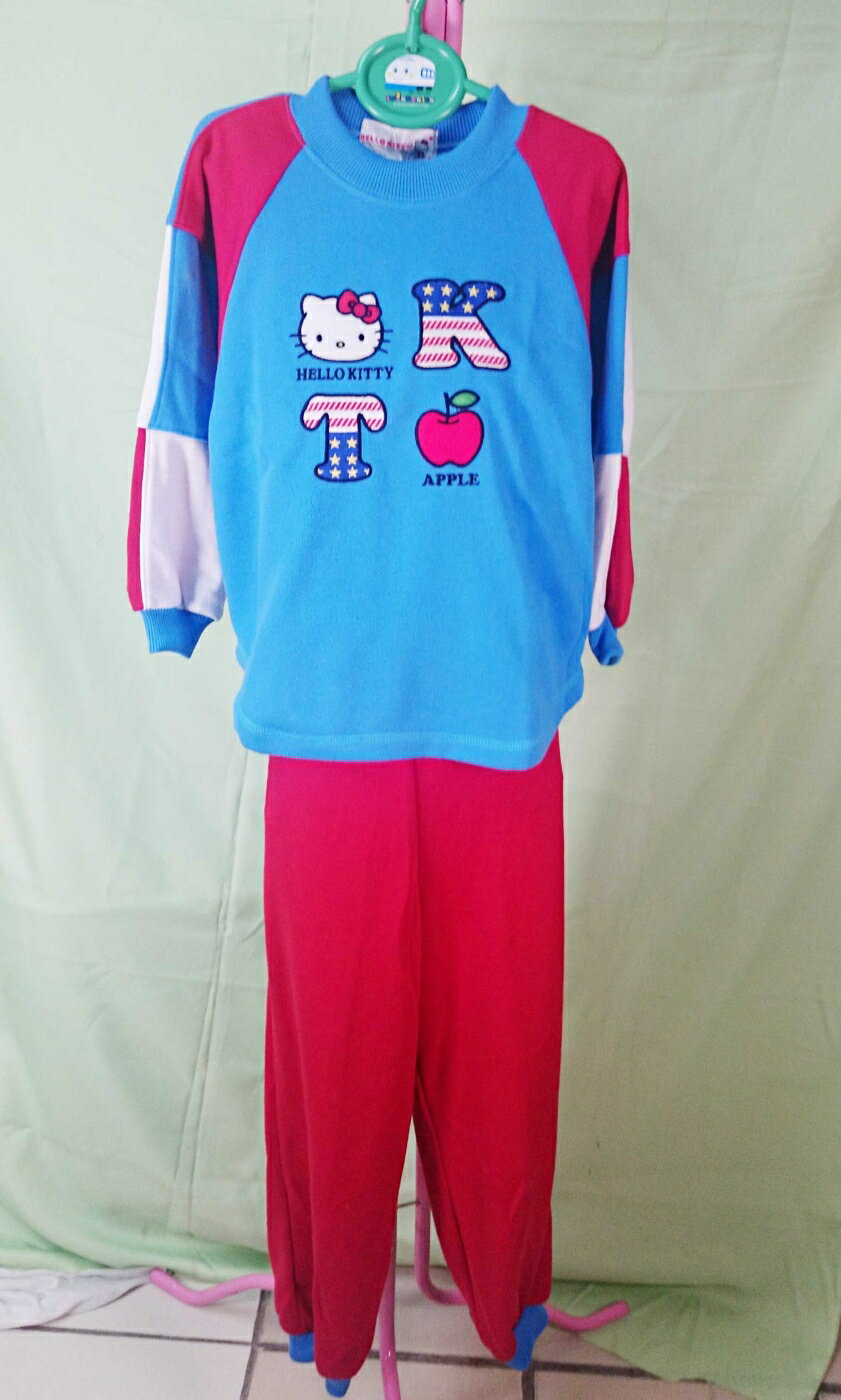 【震撼精品百貨】Hello Kitty 凱蒂貓 衣褲組 紅藍 震撼日式精品百貨